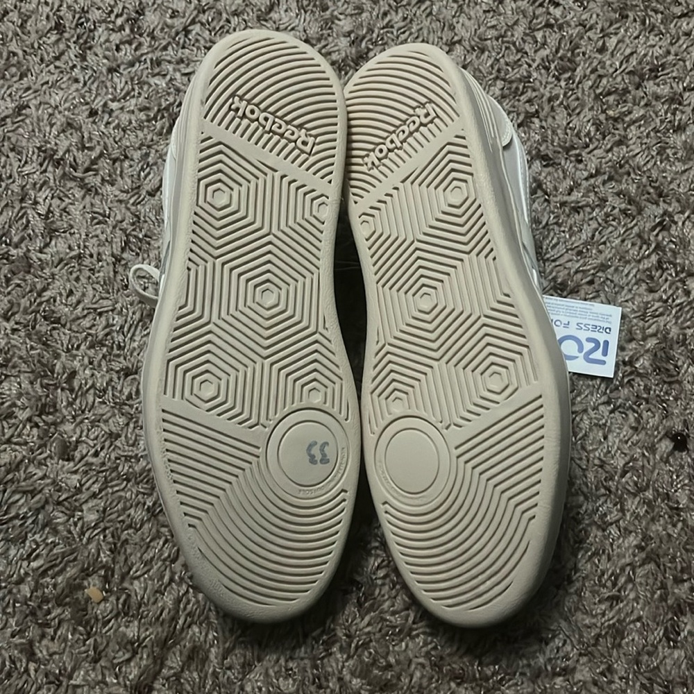 10 Woman’s Reebok - Picture 3 of 3